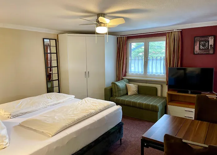 Vintage-Hotel Charivari